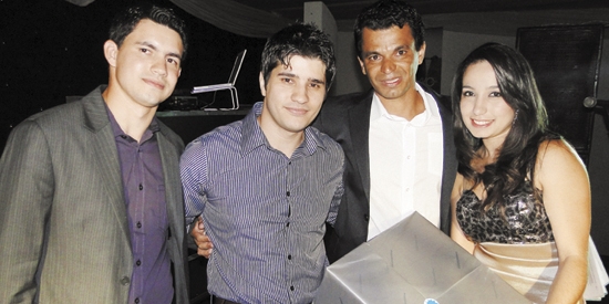  Alessandro e Bruna Mendes com Diogo Pelizaro homenageiam Paulo Rangel